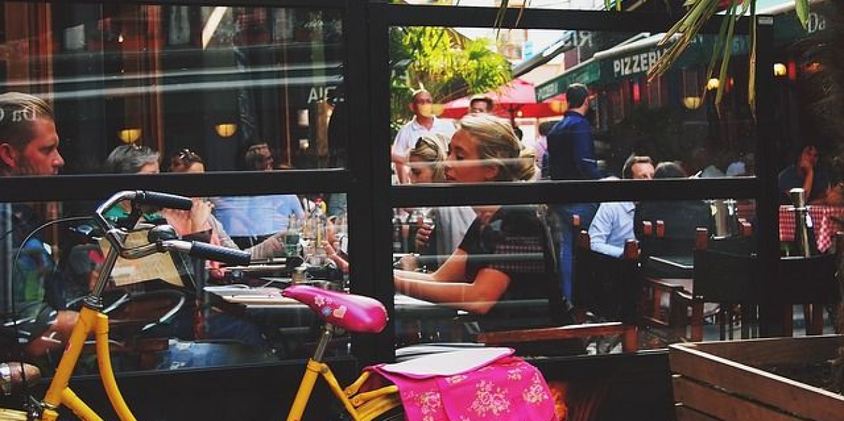 Hliníkové pergoly lze využít i jako zastřešení u kavárny