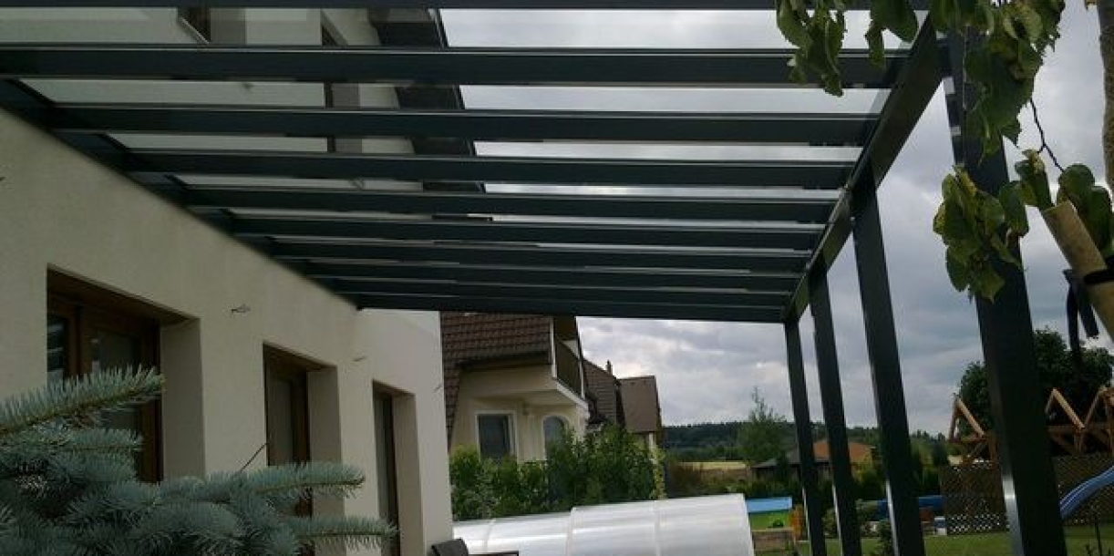 Hliníkové přístřešky do 3 týdnů na vaší zahradě