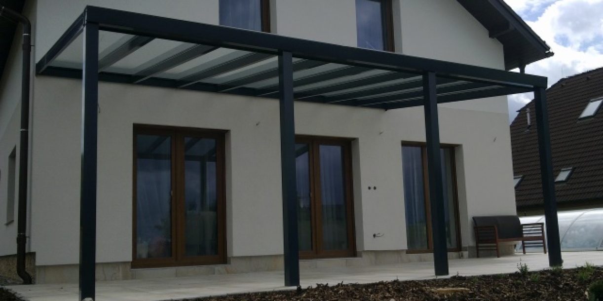Před deštěm vás ochrání hliníková pergola