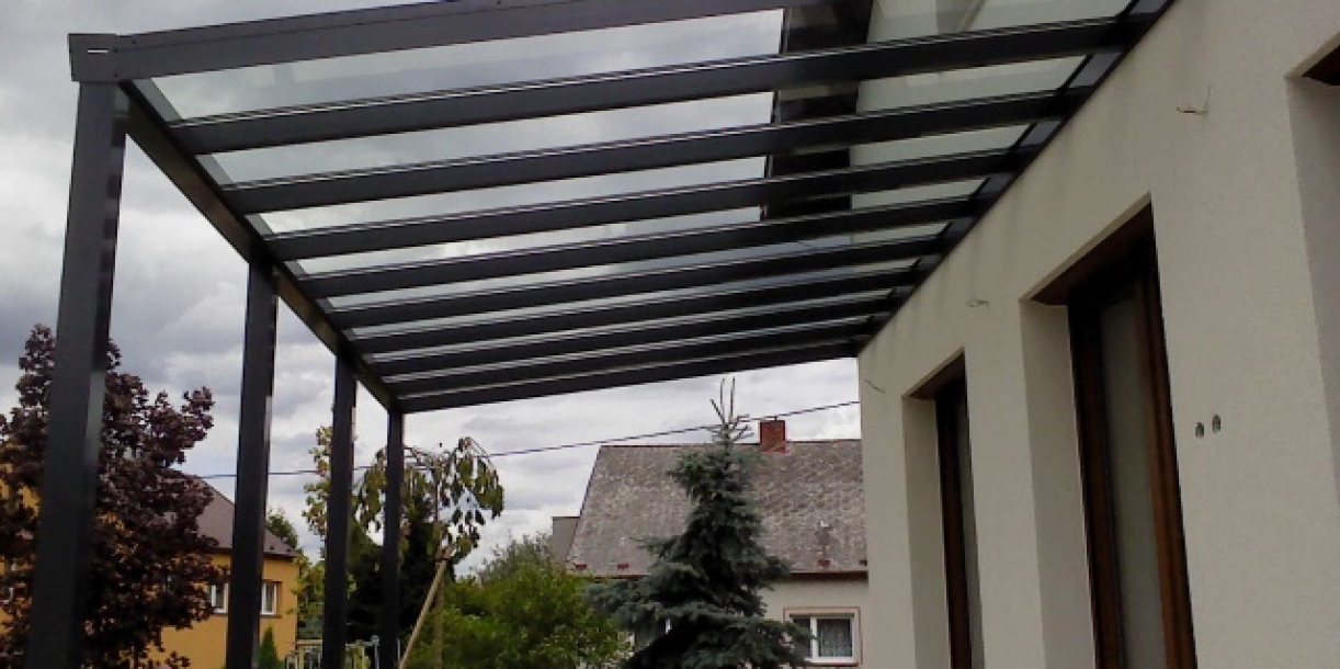 Připravte se na teplé dny s novou pergolou