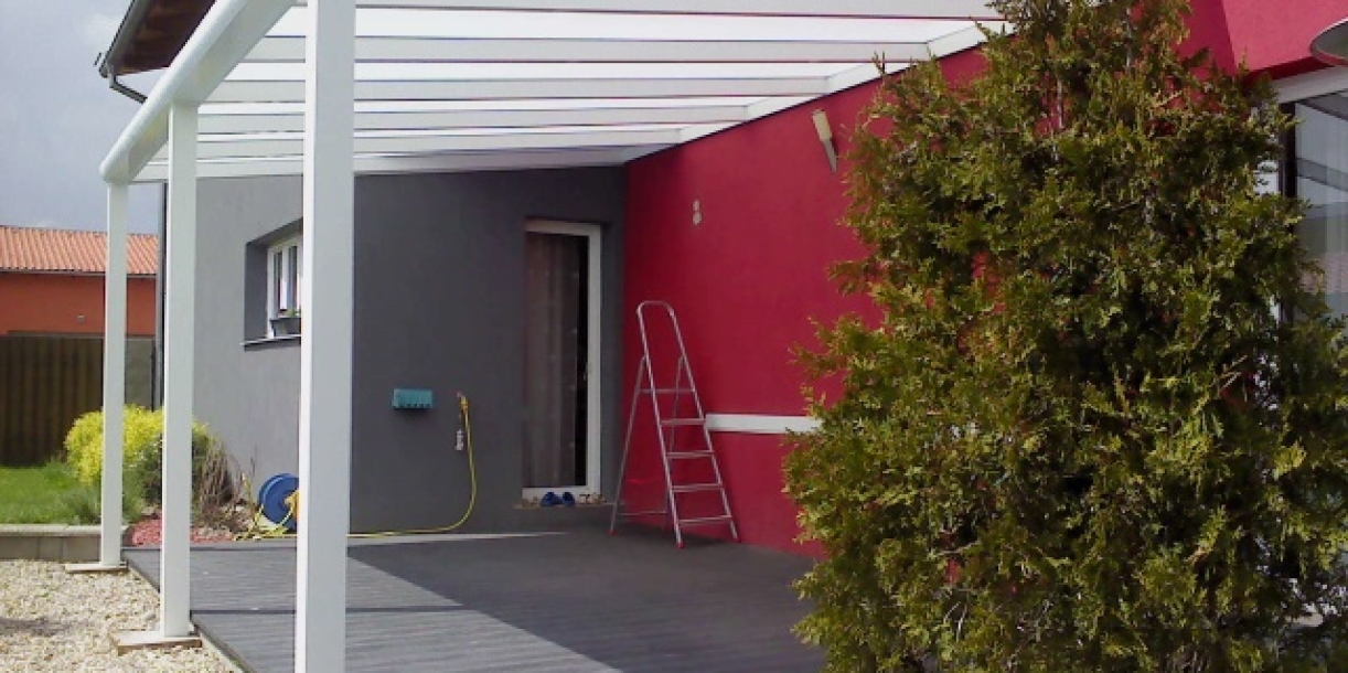 Relaxační centrum pod hliníkovou pergolou