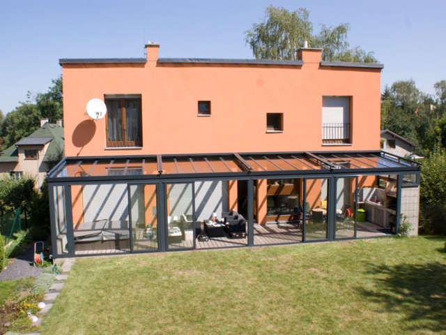 Když funkčnost potká vkus: Designové trendy v zastřešení teras