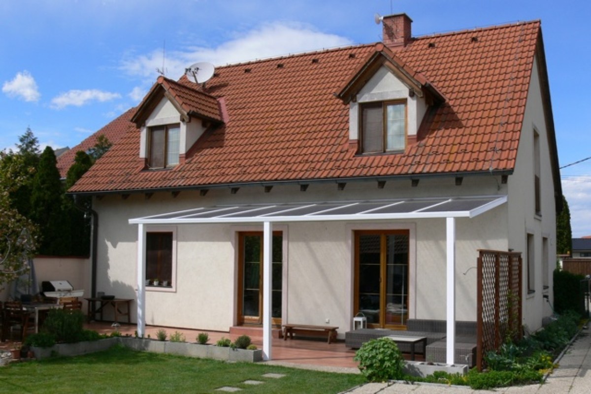 levne-hlinikove-pergoly-bila-193