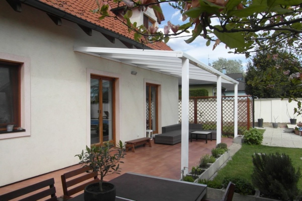 levne-hlinikove-pergoly-bila-262